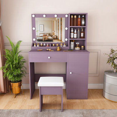 Ensemble de coiffeuse élégant avec tabouret rembourré et miroir éclairé réglable
