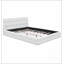 Grand lit plateforme tapissier avec rangement intégré, combinant confort, style et solutions peu encombrantes pour les chambres à coucher modernes.