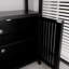 Armoire de rangement noire à grande capacité pour la décoration de salon et les articles de toilette, avec bords arrondis