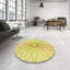 Tapis jaune géométrique-253594918