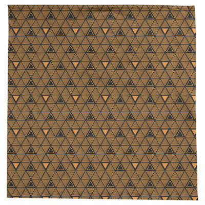 Nappe triangles dessinés à la main classiques