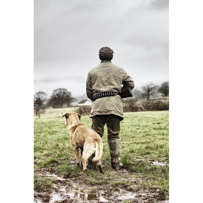 Chasseur avec son chien par Urbancow, H 18 po x l 12 po