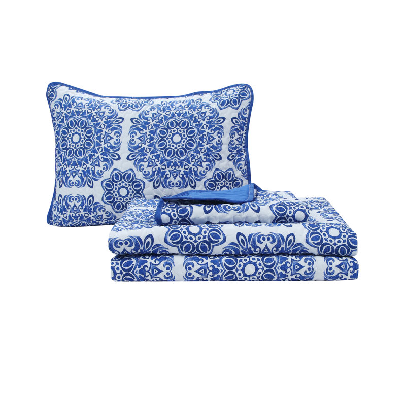 Helmine Polyester Geometric Shapes Quilt, King Quilt + 2 Shams + 1 Throw Pillow