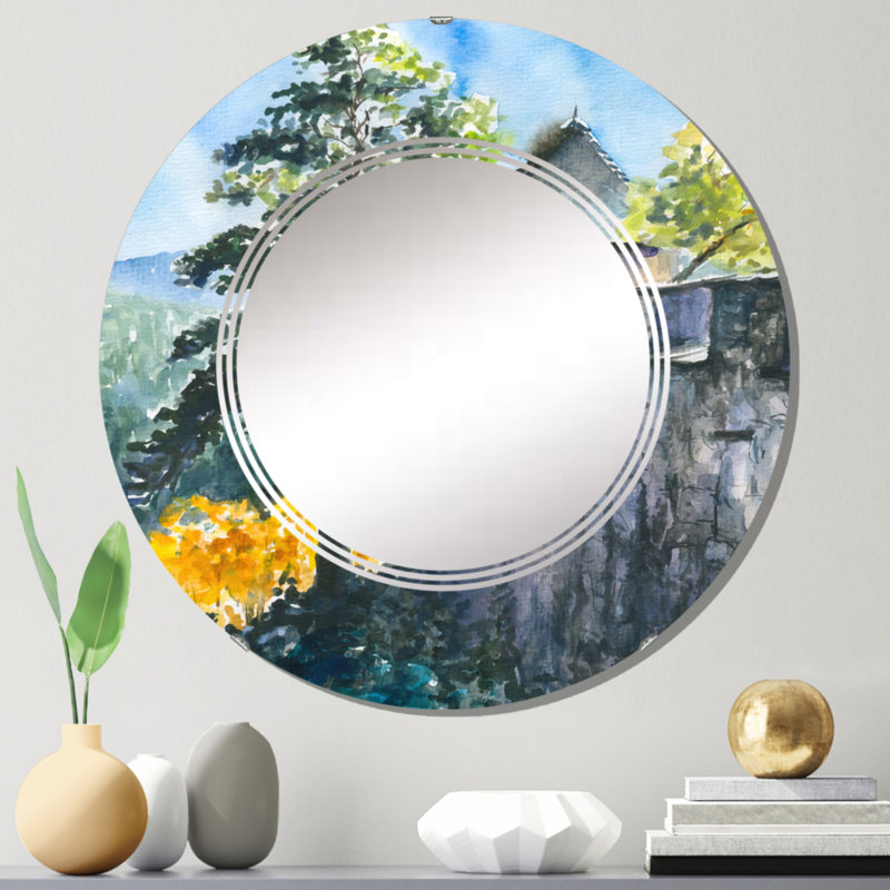 Château sur une montagne verte I - Miroir mural colonial rond, 24 po x 24 po