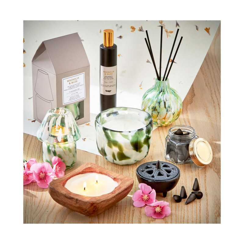 Bougie de confettis magnolia et musc