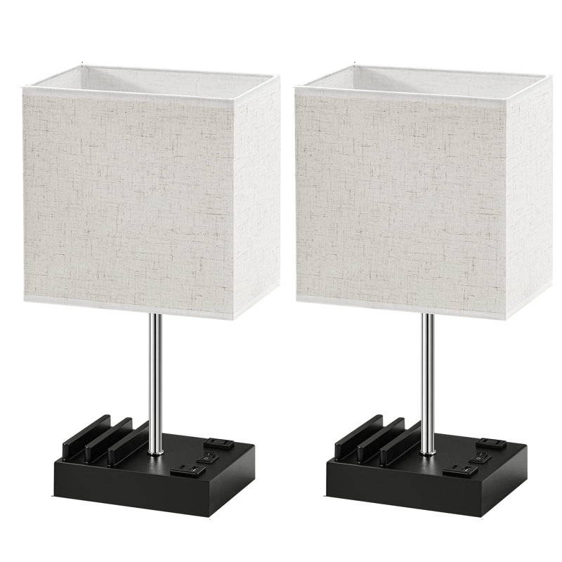 Ensemble de 2 tables de bureau à côté d'une lampe de table de chevet avec port USB