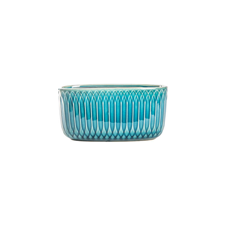 Pot ovale en céramique avec motif en spirale symétrique embossé et base inférieure à finition lustrée. 10,50 po x 5 po x H 5,25 po