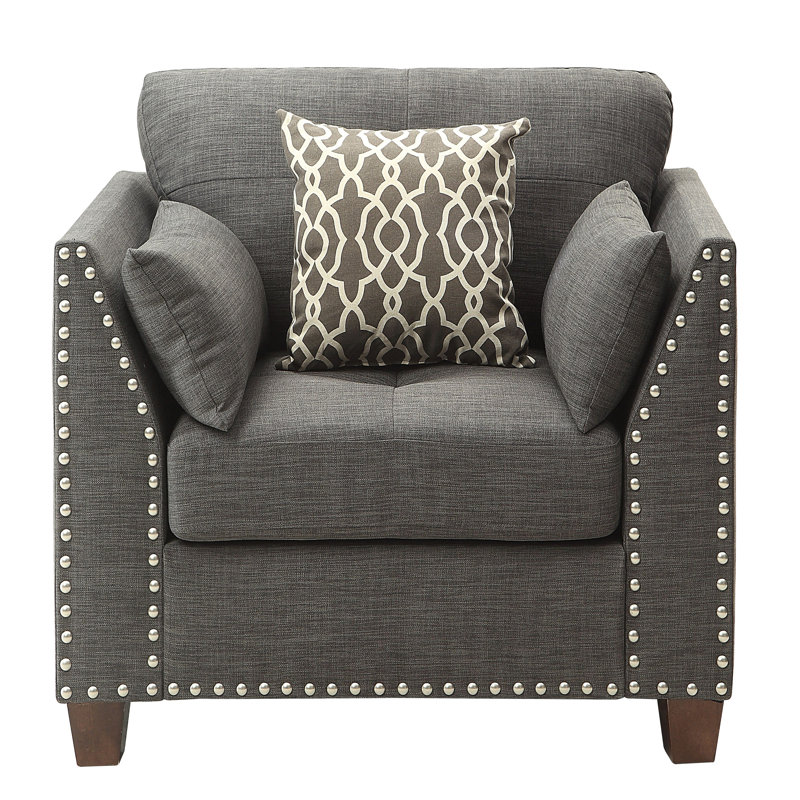 Chaise avec accoudoirs évasés gris clair et coussins décoratifs, H 33,5 po x l 30,5 po x P 38,5 po