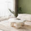 Table basse en nuage au fini blanc doux pour les espaces de vie confortables, forme organique moderne avec bordure pétale-134488923