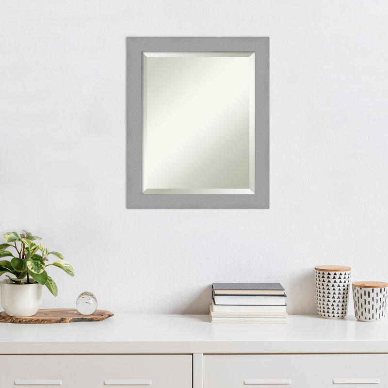 Miroir mural brossé, 23,5 po x 19,5 po