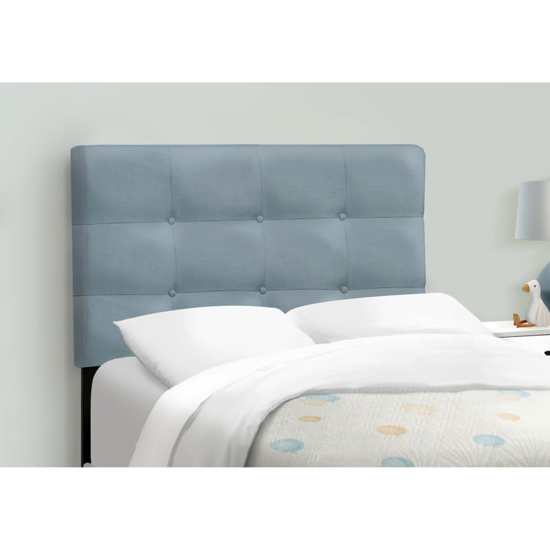 Lit simple tapissier en velours bleu pour une ambiance de chambre à coucher apaisante