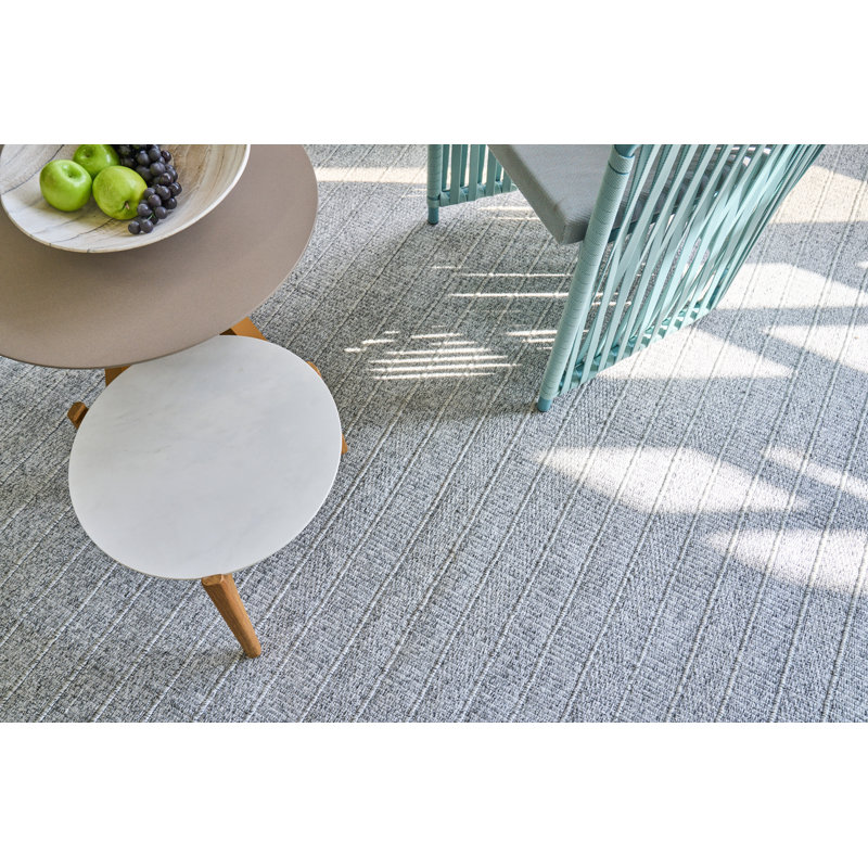 Nova Striped Area Rug in Gray, Rectangle 2' x 3'