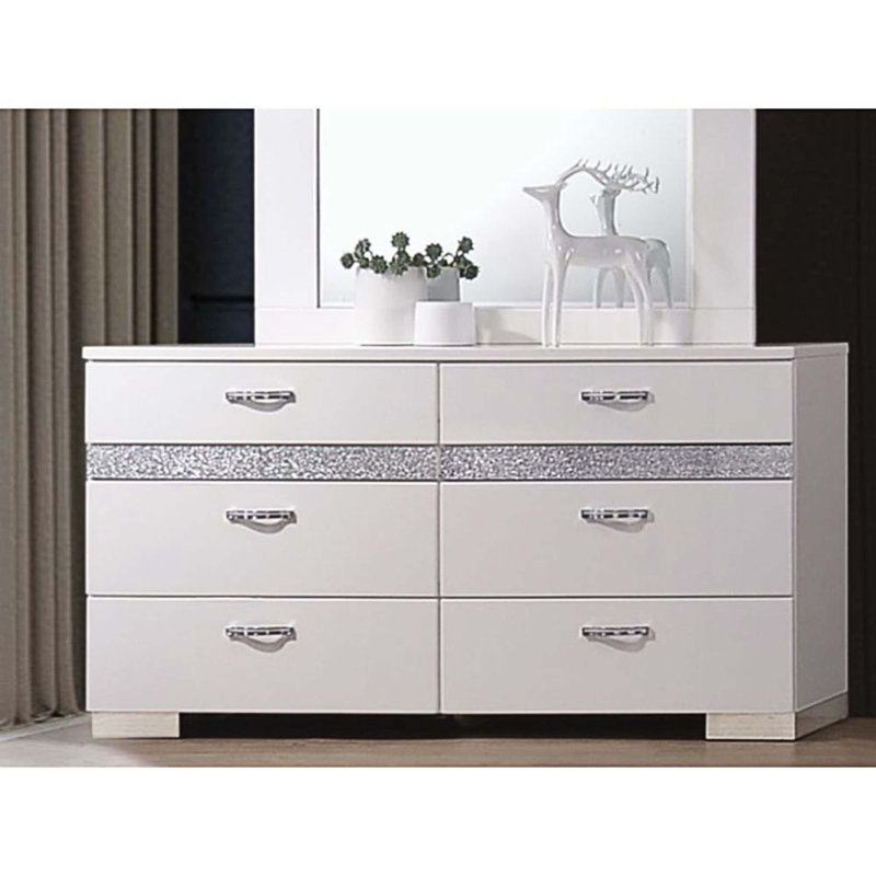 Commode à huit tiroirs