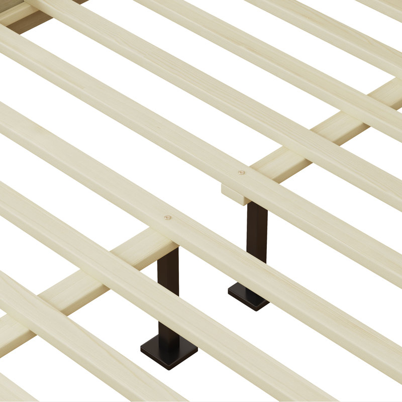 Grand lit plateforme en bois massif avec rotin