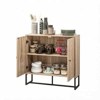 Armoire de rangement autoportante en grain de bois de chêne avec portes doubles à motif de chevrons, tablette intérieure réglable et structure en acier noir, buffet moderne pour l'entrée de la cuisine et l'organisation du salon