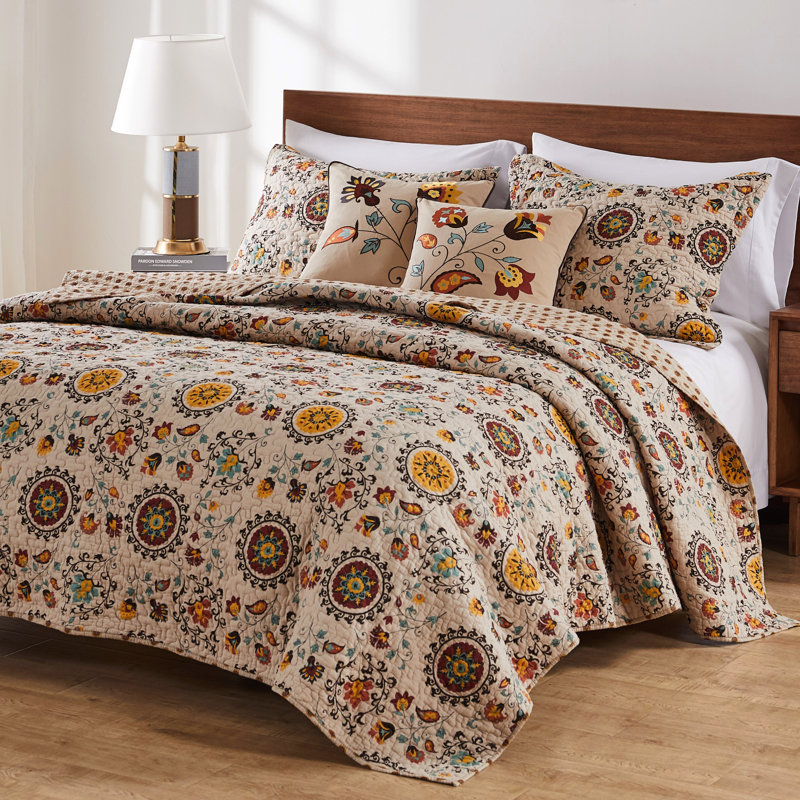 Twin Red Cotton Reversible Quilt Set with Decorative Pillows