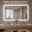 Miroir de salle de bain moderne avec cadre et lumière noire-129700516
