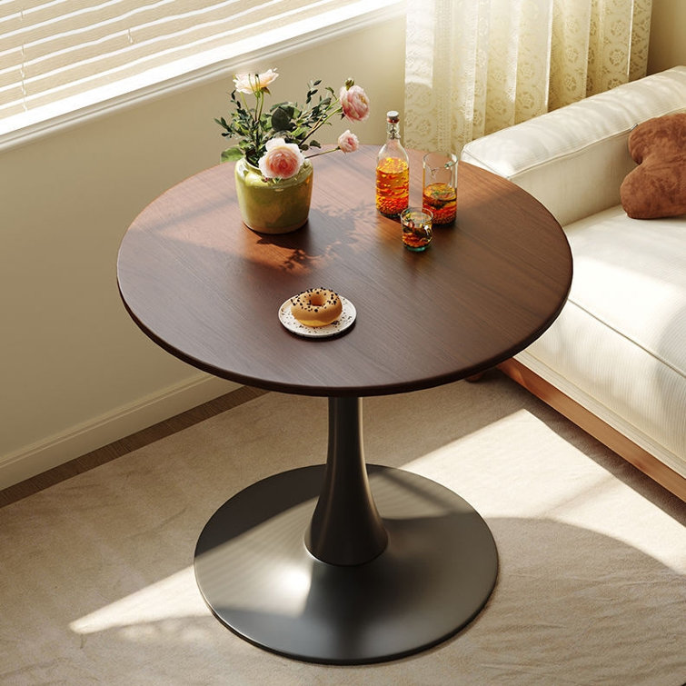 Bjarnheiður Pedestal Dining Table