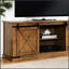 Base de console de style rustique avec portes coulissantes, détails en métal, tablettes de rangement ouvertes multiples, façade en X, finition chêne foncé-150562134