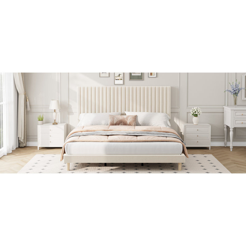 Structure de très grand lit avec tête de lit réglable, structure de lit très grand avec plateforme en velours, capitonnage à rainures verticales, lattes de bois robustes, aucun sommier requis, assemblage facile, beige