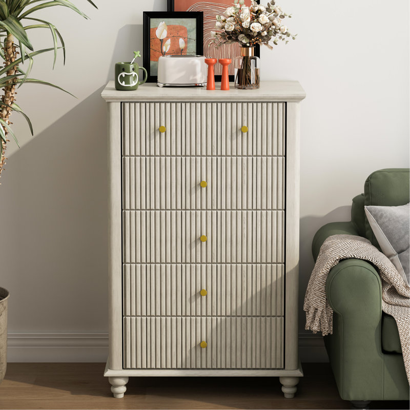 Rangement moderne cannelé à 5 tiroirs avec poignées en métal pour rangement de chambre à coucher et de salon Beige