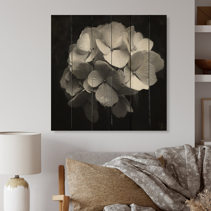 Kazunari hortensia gris et blanc I sur bois, H 15 po x l 15 po x P 0,78 po