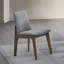 Ensemble de 2 chaises d'appoint seulement, avec tables en noyer