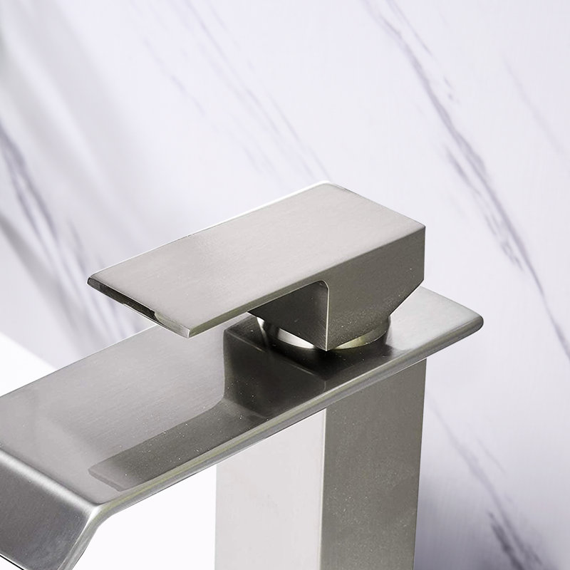 Robinet en nickel brossé, Nickel brossé