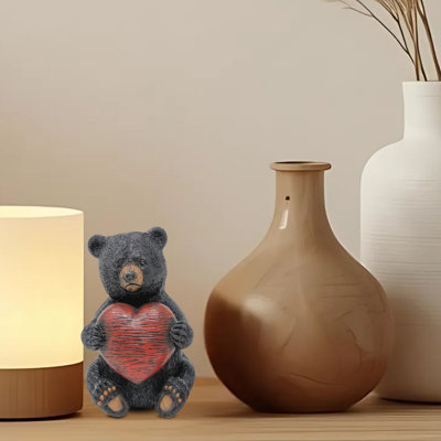 Figurine d'ours noir en résine avec cœur en résine - Statue de faune sauvage en résine pour chalet, chalet, maison ou bureau