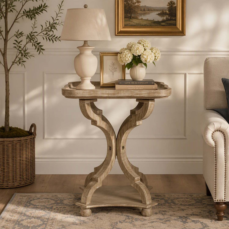Charmante table d'appoint de style campagnard français avec piètement en forme de sablier et plateau à rebord, idéale pour ajouter une touche d'élégance à n'importe quelle pièce.