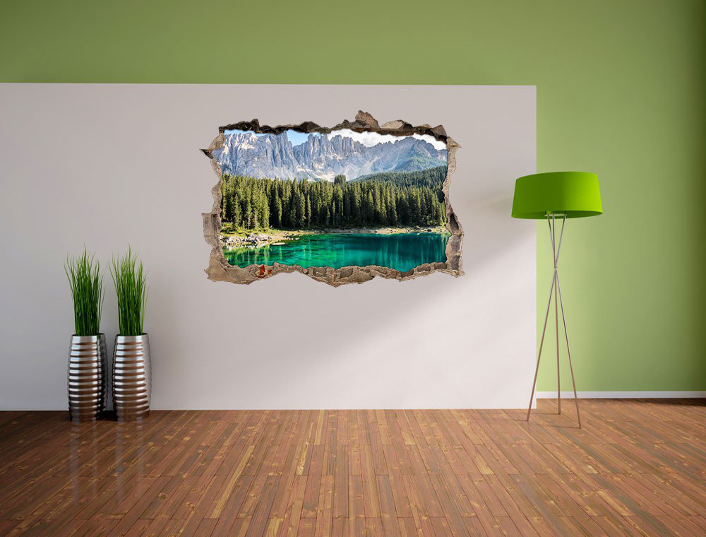 Reflektierender Bergsee am Wald Wandaufkleber