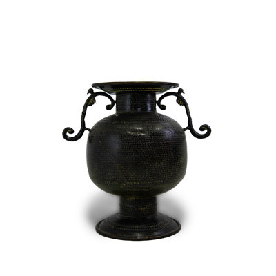 Vase antique avec poignées ornées