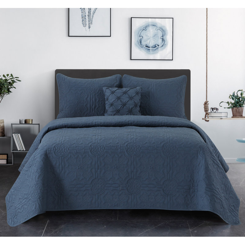 Jailen Microfiber 4 Piece Quilt Set, King Quilt + 2 King Shams + 1 Pillow, Navy