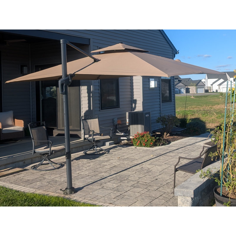 Parasol rectangulaire en porte-à-faux avec base creusée en taupe de 144 po x 108 po Sedna, Taupe