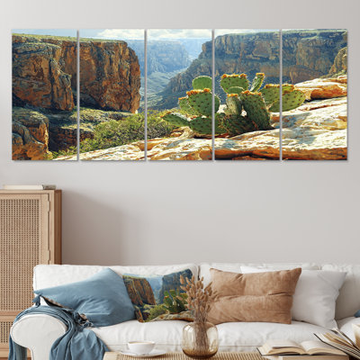Arizona Cactus at the Canyons Edge I - Floral Cactus Wall Art - ensemble de décorations murales traditionnelles
