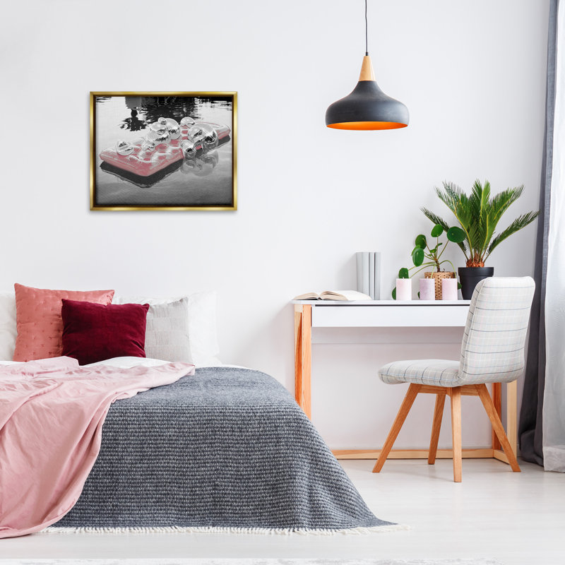 «Disco Balls Pool Float Floater Frame» par Ziwei Li sur, Cadre flottant métallique doré, H 25 po x l 31 po
