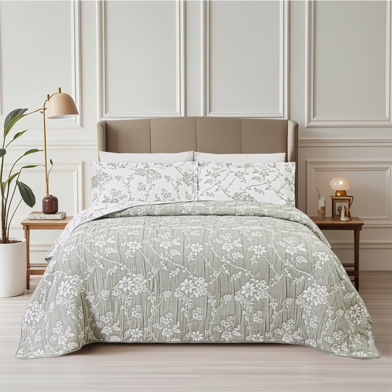 Queen Green Floral Jacquard Embroidered Quilt Set