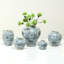 Env. Vase 14,6 pouces bleu subtil et blanc (ouverture de 7 po)