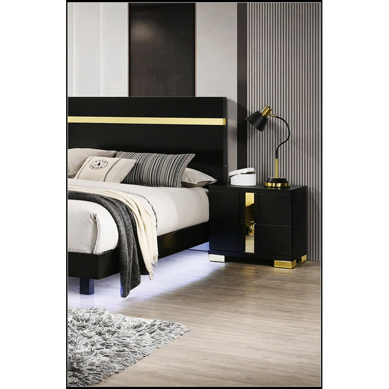 Table de chevet contemporaine noire et dorée avec bordure en acrylique et pieds en métal pour les chambres modernes