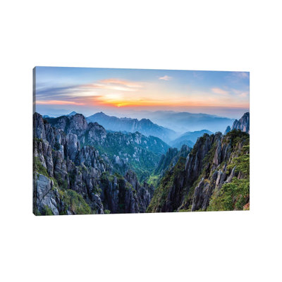 Huangshan Mountains at Sunrise par Jan Becke - reproduction de photo sur toile tendue