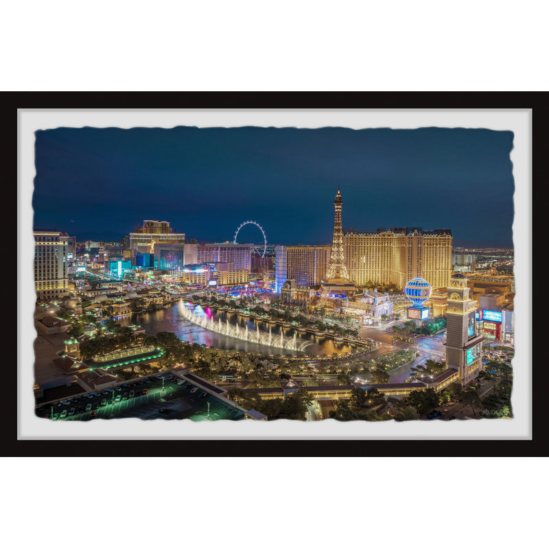 Downtown Las Vegas - reproduction de photo sur papier encadrée, H 20 po x l 30 po x 1,5 po
