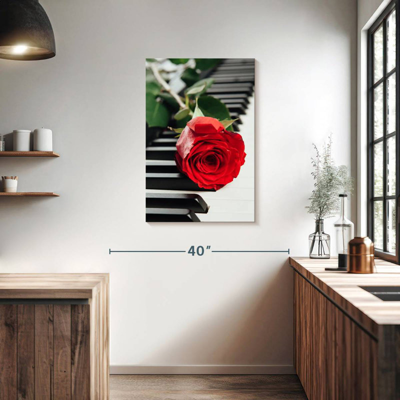 Hardie, rose rouge sur piano, H 36 po x l 24 po