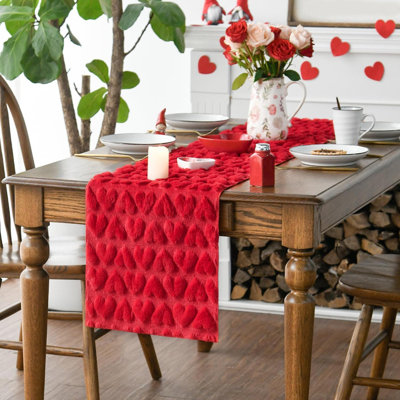 Soft Plush Faux Fur Jacquard Heart Valentine's Day Table Runner, Seasonal Kitchen Dining Table Decoration For Home Party Decor