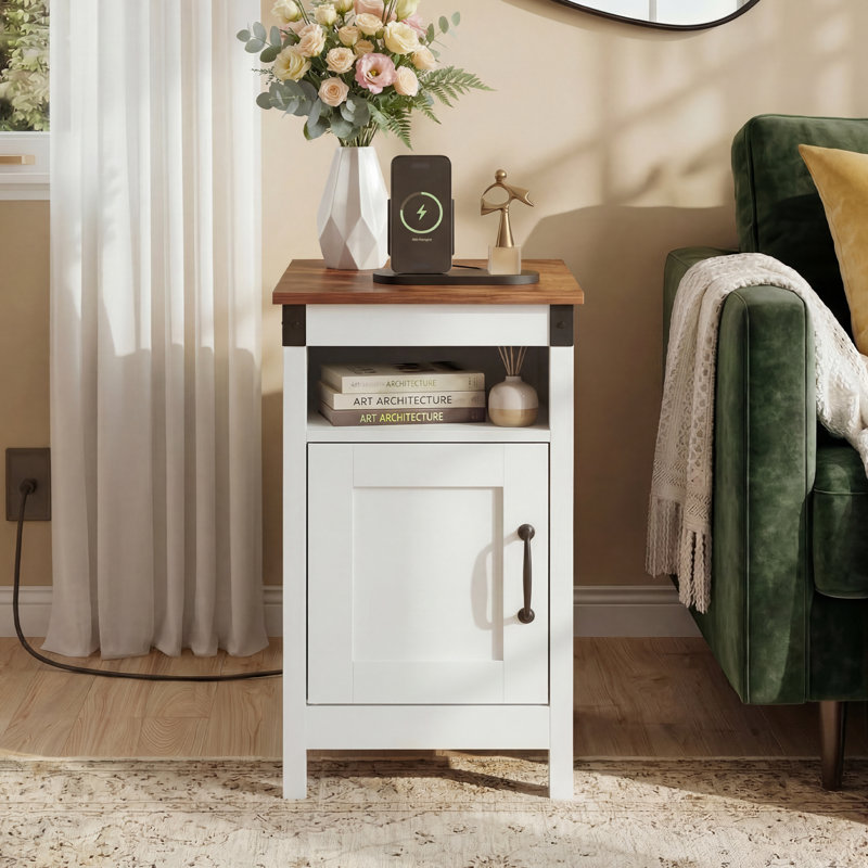 Table de bout Carbin de 24 po de hauteur avec station de charge et rangement, table d'appoint avec prises de courant et port USB pour petits espaces, table de chevet rustique Carbin