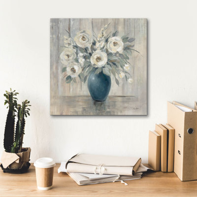 «Gray Barn Floral» par Silvia Vassileva, art mural sur toile