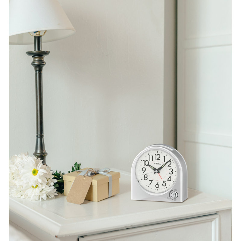 QHE204SLH Alarm Clock, Silver-Tone, Silver
