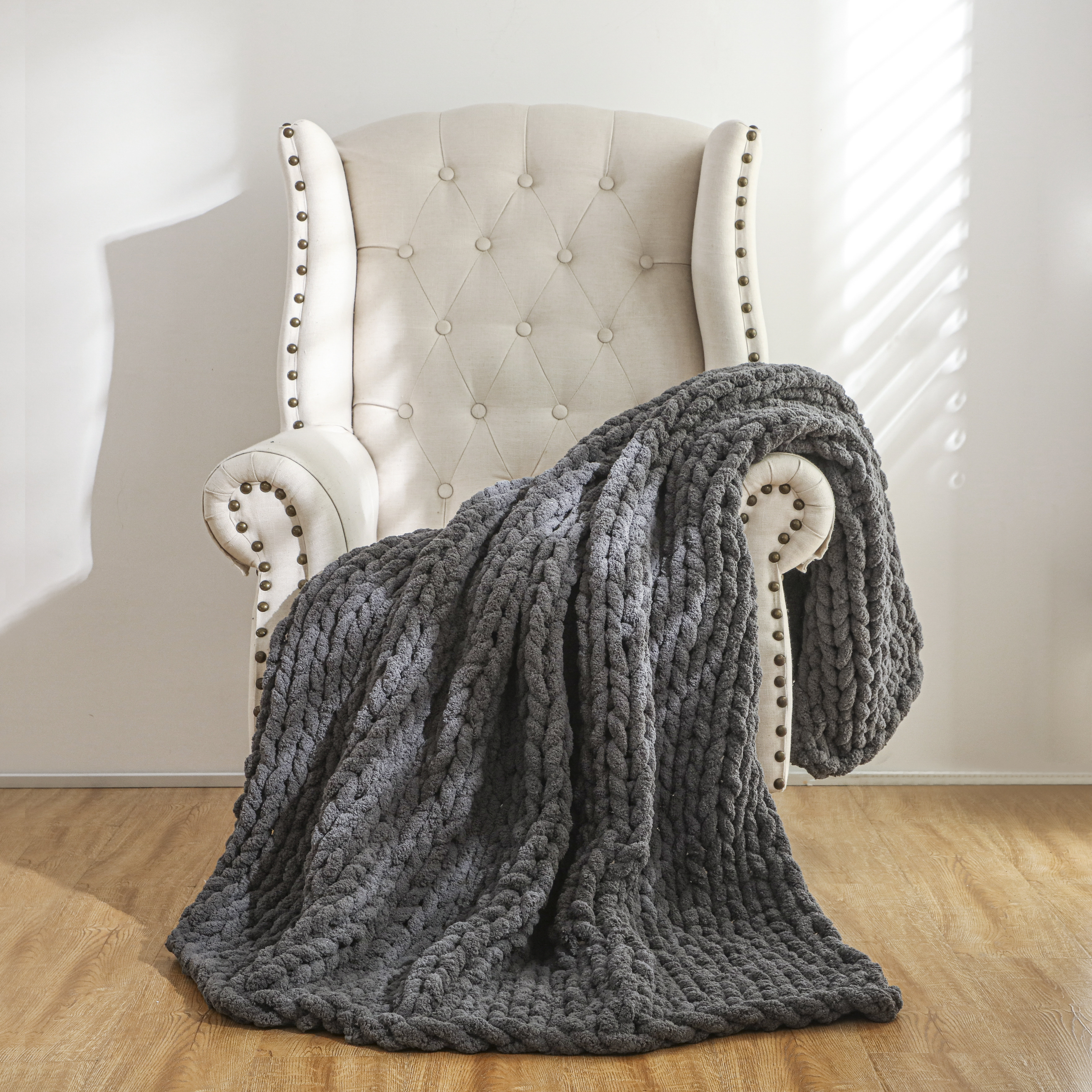 XINGQIAN Chenille Chunky Knit Throw, Luxury Hand-Knitted Yarn Throw Blanket & Reviews | Wayfair