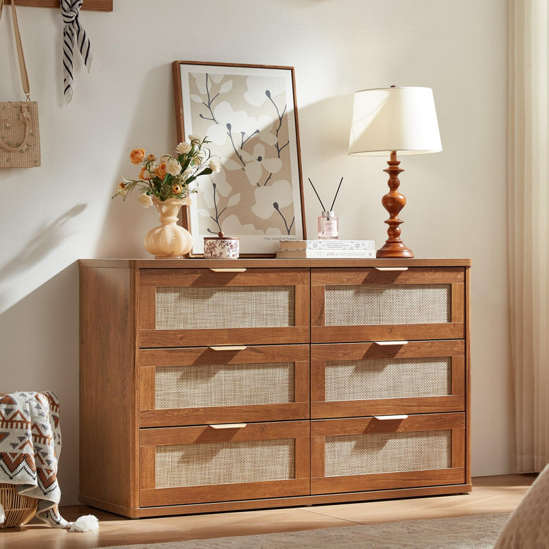 Ensemble de 3 meubles en rotin, style bohème bois : commode à 6 tiroirs (122 cm), commode haute (107 cm), table de chevet 2 tiroirs (58 cm) avec station de recharge.