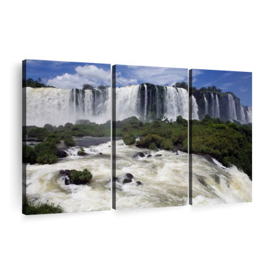 " Flowing Iguazu Falls " on