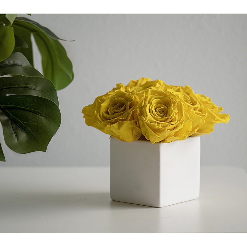 Arrangement floral de citrons dans un vase, Jaune